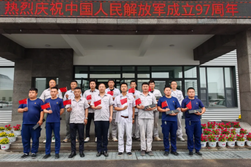 bat365集团举办“八一”建军节退役军人职工座谈会